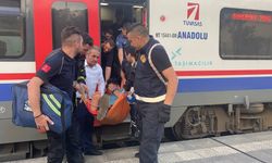 Zonguldak'ta kayalıklardan düşen yaralı genç, bulunduğu yerden trenle alındı
