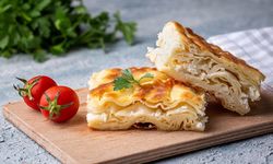 Çay saatlerini sallayan Peynirli Börek tarifi: El açması tadında efsane lezzet