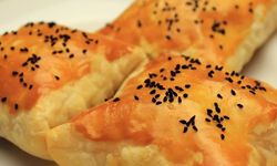 Kahvaltı sofralarının yıldızı: Çocukların favorisi ev yapımı Puf Böreği Tarifi
