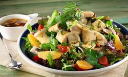 Sağlıklı ve doyurucu: İşte enfes Tavuklu Salata tarifi