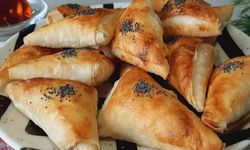 Komşularınızı kıskandıracak Peynirli Üçgen Börek tarifi