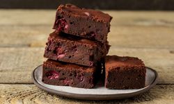 Klasik Brownieye lezzetli bir dokunuş: Vişneli Brownie tarifi