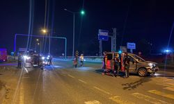 Bolu'da hafif ticari araç ile otomobilin çarpıştığı kazada 2 kişi yaralandı