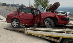 Karabük'te aydınlatma direğine çarpan otomobilin sürücüsü öldü