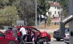 Karabük'te trafikte "yol verme" tartışması cep telefonuyla kaydedildi