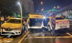 Rize'de 3 aracın karıştığı kazada 8 kişi yaralandı
