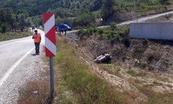 Türkeli'de uçuruma devrilen otomobilin sürücüsü yaralandı