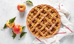 Pastane lezzetini evinize getiren tarif: Fırından çıkar çıkmaz bitecek Elmalı Pay tarifi