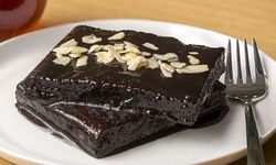 Çikolata severlerin yeni gözdesi: En özel Islak Kek tarifi