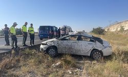 KAYSERİ - Devrilen otomobildeki 3 kişi yaralandı