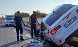 Merzifon-Çorum Karayolu'nda kaza: Otomobil refüje çarptı, 5 kişi yaralandı