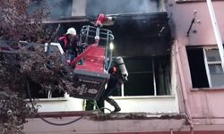 MALATYA - Ağır hasarlı binada çıkan yangın söndürüldü