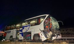 Korkunç kaza! Çorum'a gelen yolcu otobüsü Tıra çarptı: 1’i ağır 15 yaralı
