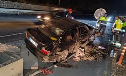 Amasya'da bariyerlere çarpan otomobilin sürücüsü yaralandı