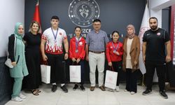 Başarılı haltercilerden Düzce Gençlik ve Spor İl Müdürü Yazıcı'ya ziyaret