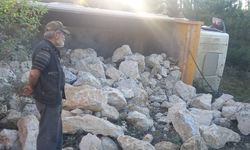 Bolu'da devrilen kamyonun sürücüsü yaralandı