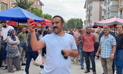 Bolu'da pazarcı esnafı, market fiyatlarını protesto etti