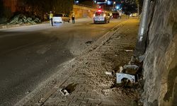 Karabük'te aydınlatma direğine çarpan otomobilin sürücüsü yaralandı