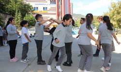 Karabük'te öğrenciler geleneksel çocuk oyunlarını oynayıp derse giriyor