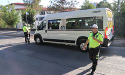 Karabük'te polis ekipleri okul önlerinde denetim yaptı