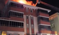 Turhal'da bir apartmanın çatısında çıkan yangın söndürüldü