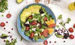 Bağışıklığınızı güçlendirecek, lezzetine aşık olacaksınız: Avokado ve Antep Fıstıklı Vitamin Salatası tarifi