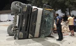 BİLECİK - Devrilen kamyonda sıkışan sürücü kurtarıldı