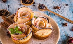 Şerbetli tatlıların en lezzetlisi: İrmikli Gül Tatlısı tarifi