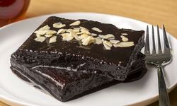 Bu kakaolu Islak Kek tarifi yok satıyor: Tam kıvamında damak çatlatan kakaolu ıslak kek tarifi