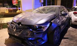 İZMİR - Park halindeki 4 araca çarpan otomobilin sürücüsü yaralandı