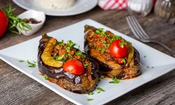Türk Mutfağının gözdesi: Fırında yağ çekmeyen Karnıyarık tarifi