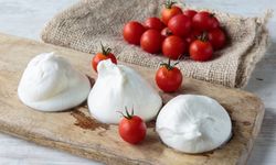 İtalyan mutfağının vazgeçilmezi: Ev yapımı Mozzarella Peyniri tarifi!