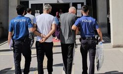Osmaniye'de evlerinde 4 ruhsatsız tabanca bulunan 2 zanlı tutuklandı