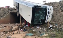 Yolcu otobüsü şarampole devrildi: 3 kişi hayatını kaybetti, 22 kişi yaralandı
