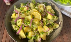 Diyetteyken de lezzetten vazgeçmeyin: Hem hafif hem lezzetli diyete uygun Patates Salatası tarifi!