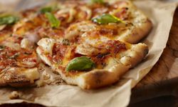Pizza tutkunlarına müjde! Dışarıdan sipariş devri bitti: Muhteşem Pizza tarifi