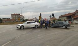 Amasya'da iki otomobilin çarpıştığı kazada 2 kişi yaralandı