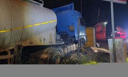 Düzce'de kontrolden çıkan tanker yol kenarındaki barakalara çarptı