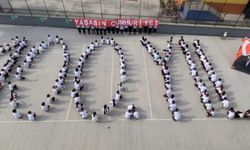 Düzce'de ortaokul öğrencilerinden "100. yıl" koreografisi