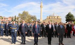 Merzifon'da çelenk sunma töreni düzenlendi