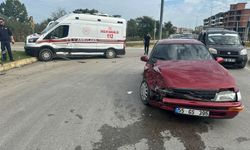 Samsun'da ambulans ile otomobilin çarpıştığı kazada 4 kişi yaralandı