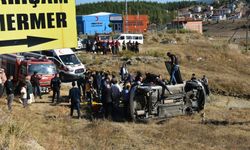 Sinop'ta otomobil tarlaya devrildi, 4 kişi yaralandı