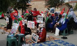 Tokatlı kadınlar Filistin'e destek için oturma eylemi gerçekleştirdi