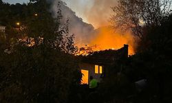 Çorum'da yangın paniği: Elektrik kontağından çıkan yangında ev tamamen yandı