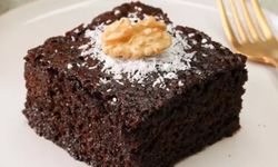 Her lokmada çikolata: Yedikçe yediren Kakaolu Islak Kek tarifi