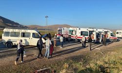Kayseri'de minibüs ile yakıt tankeri çarpıştı: Çok sayıda yaralı var!