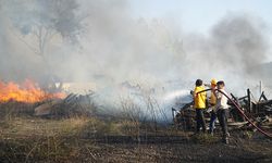 Osmancık'ta yangın paniği: Hurdalık deposuna sıçrayan anız yangını söndürüldü