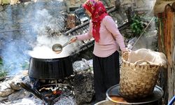 Çorum'un bu köyünde pekmez kazanları kaynamaya başladı