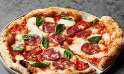 Pizza tutkunlarına özel tarif: Evde kolay Sucuklu Pizza nasıl yapılır?