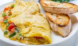 Sadece patates değil, bir lezzet harikası: Damakları fethedecek Sebzeli Omlet tarifi